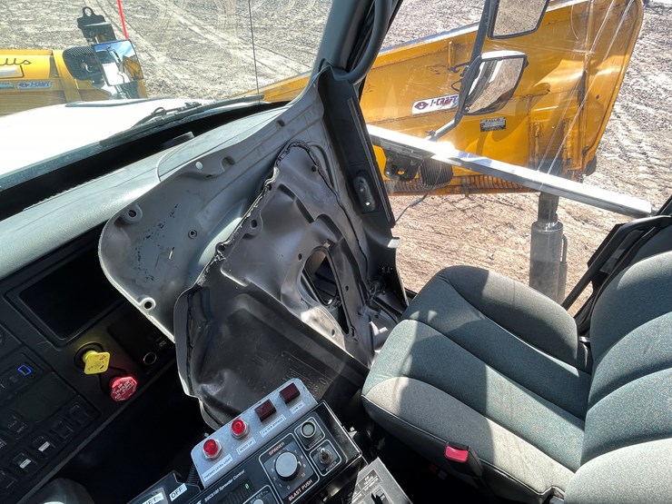 #1016-•-2007-international-plow-truck-(has-mn-title)-image-50