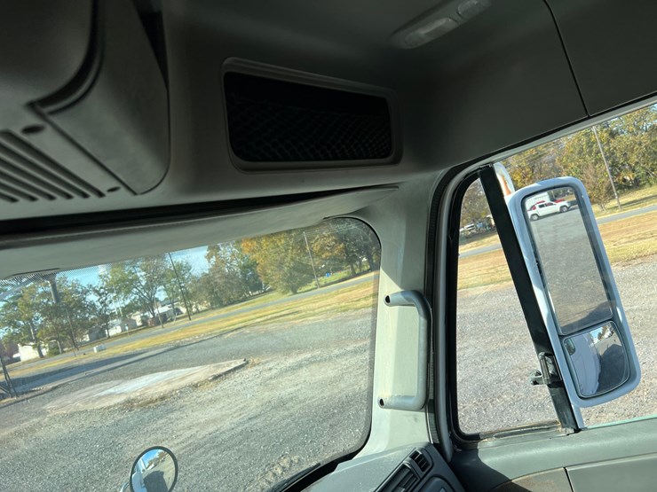 2006-freightliner-auger-truck-image-70