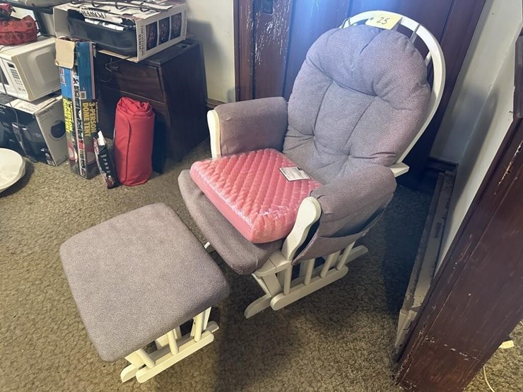 rocking-chair-&-ottoman-image-3