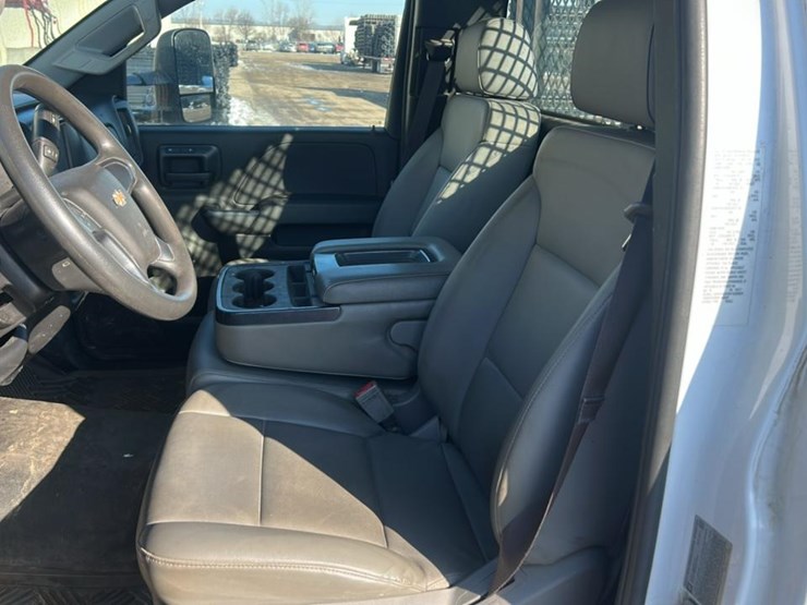 2017-chevrolet-silverado-3500hd-image-19