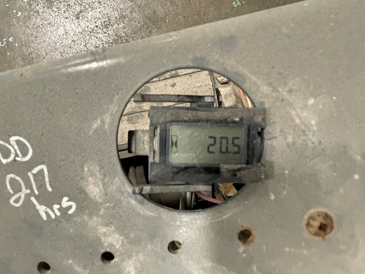 #206-•-2016-skyjack-scissor-lift-image-23