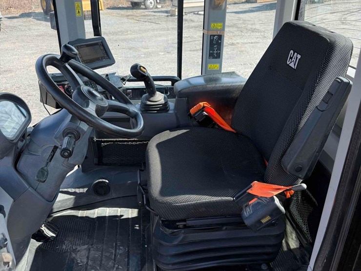 2023-caterpillar-938m-image-15