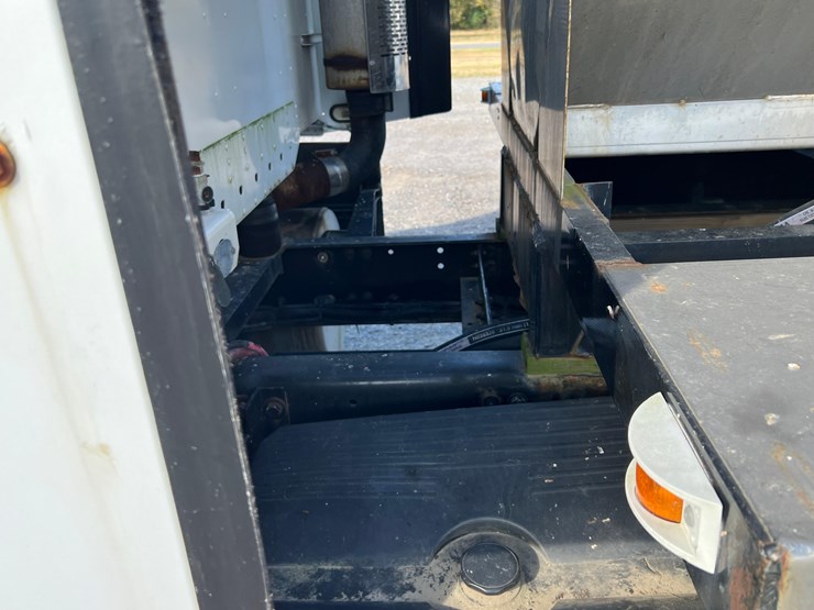 2006-freightliner-auger-truck-image-43