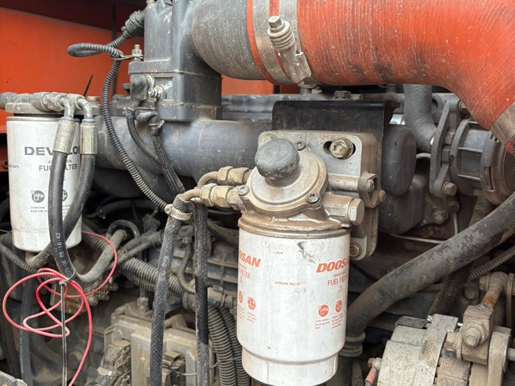 2010-doosan-dl250-image-6