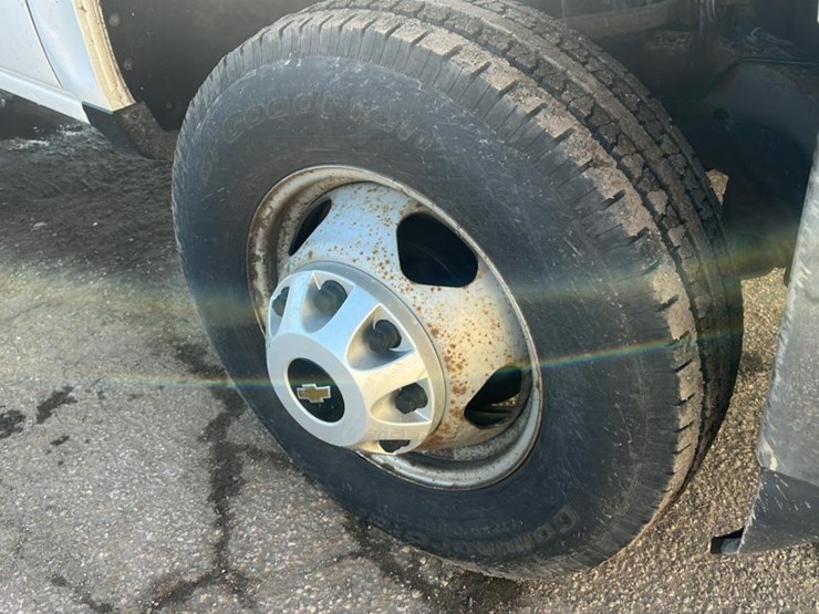 2017-chevrolet-silverado-3500hd-image-43