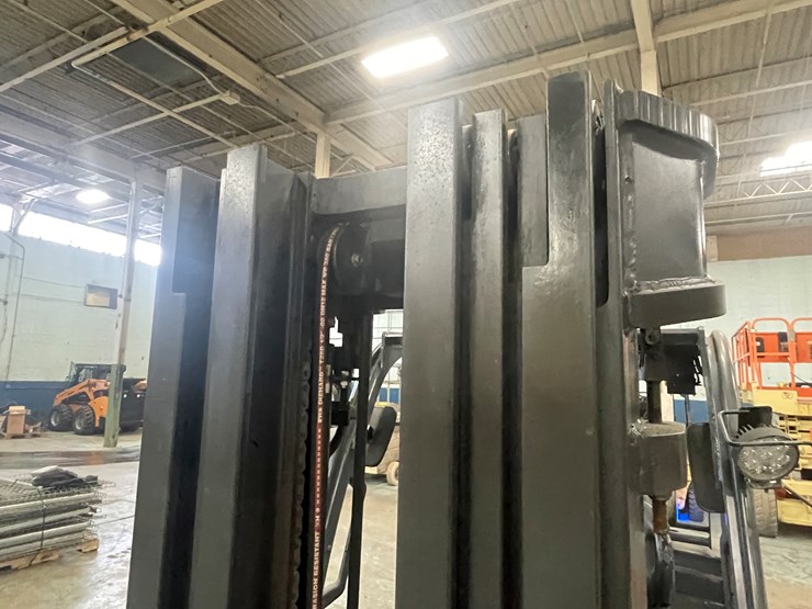 #175-•-2015-toyota-propane-forklift-image-12