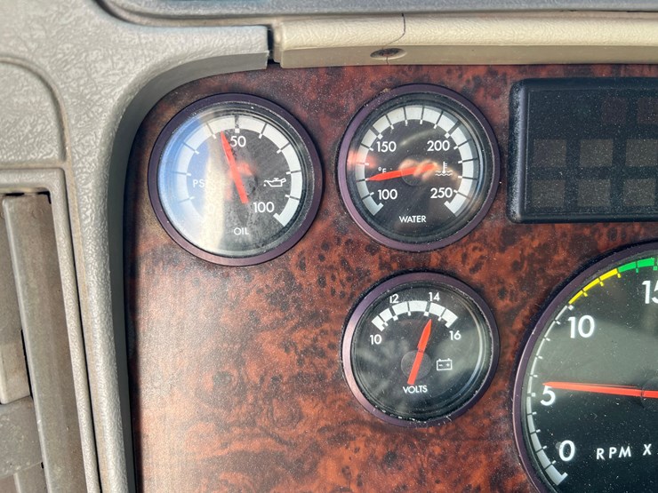 2006-freightliner-auger-truck-image-59