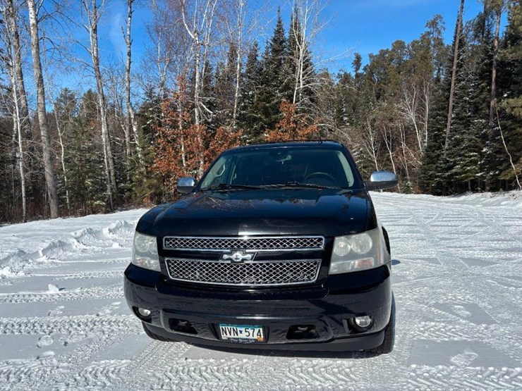 2009-chevrolet-suburban-image-8
