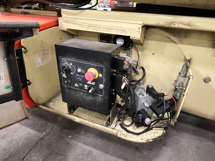 2012-jlg-4069le-image-35