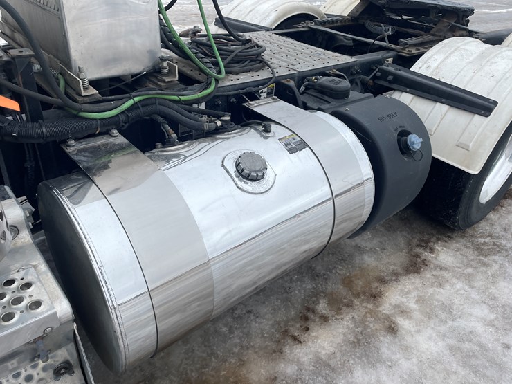 2022-kenworth-t680-image-11