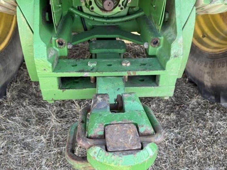 john-deere-8235r-image-6