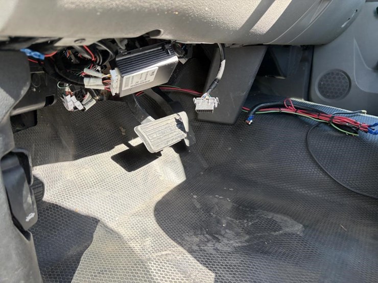 2011-chevrolet-2500-image-14