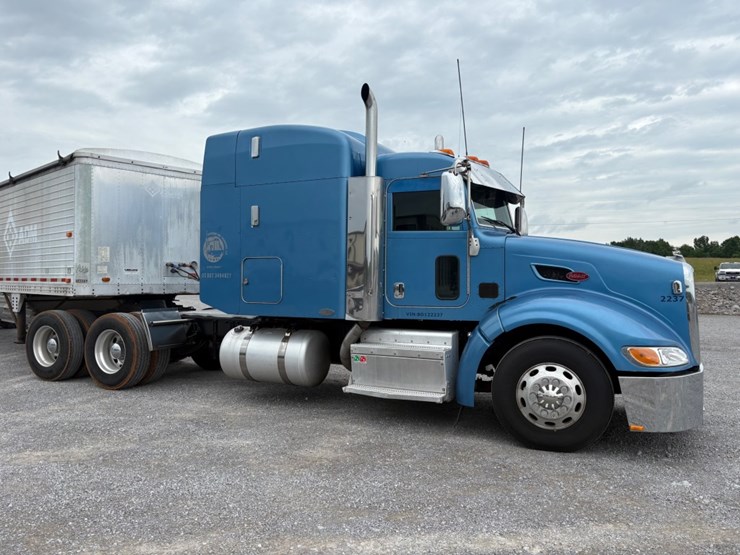 2011-peterbilt-386-image-3