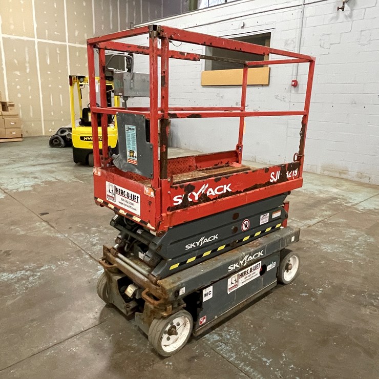 #206 • 2016 Skyjack Scissor Lift