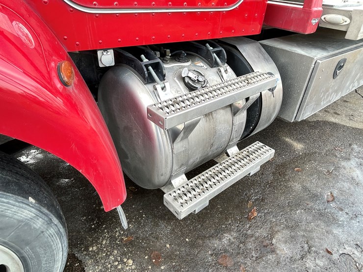 2018-peterbilt-337-image-14