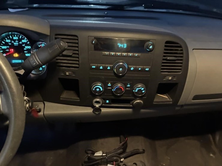 2011-chevrolet-2500-image-12