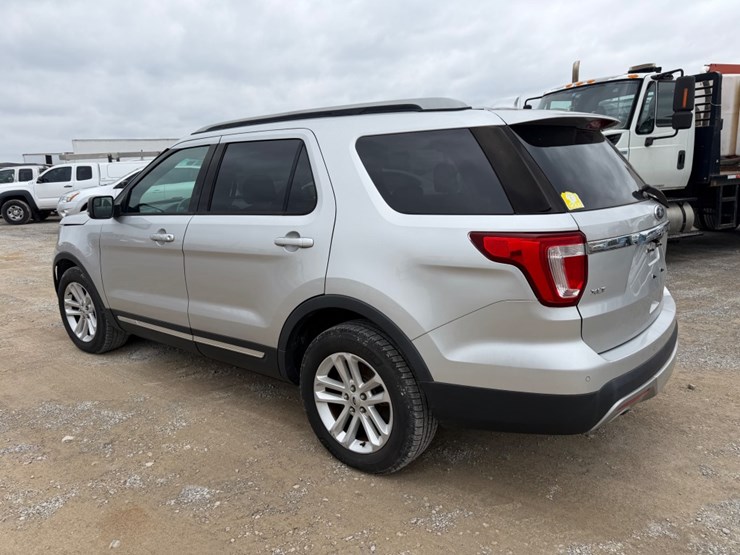 2016-ford-explorer-image-2