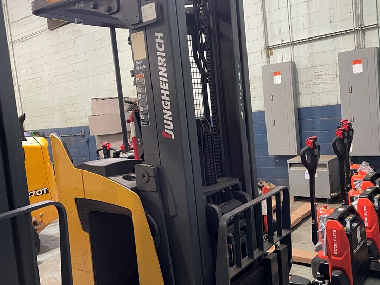 #225-•-jungheinrich-ride-on-electric-reach-truck-image-3