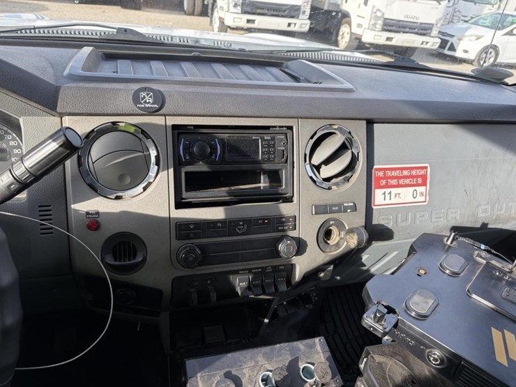 2011-ford-f550-image-15