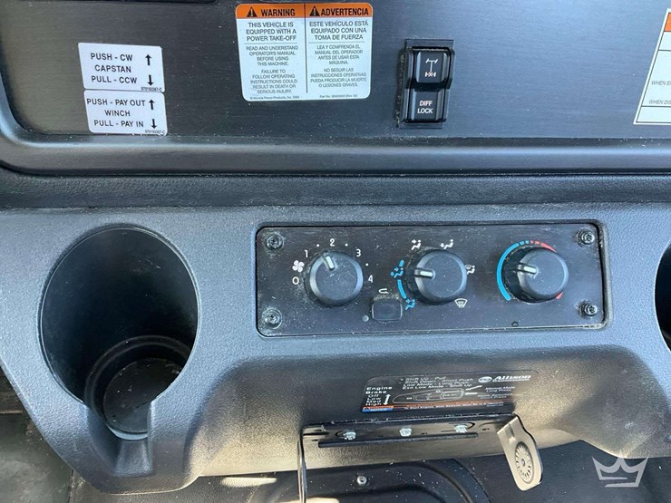 2024-freightliner-m2-106-image-20