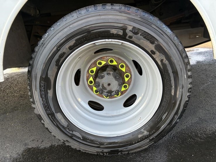 2011-ford-f550-image-5