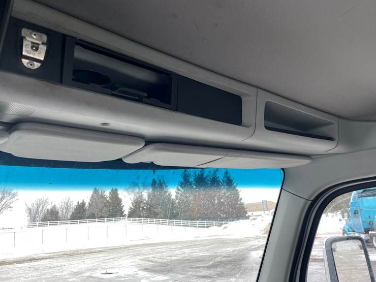 2022-kenworth-t680-image-42