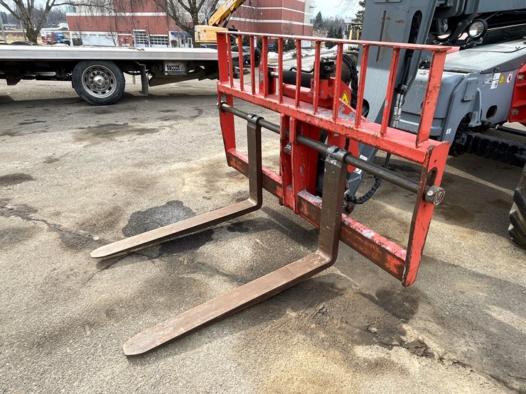 #132-•-2017-skyjack-sj643-telehandler-image-9