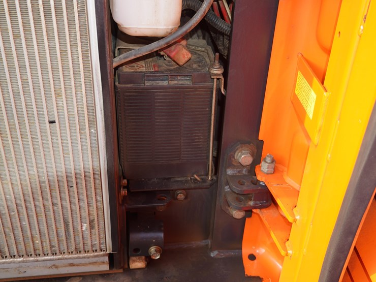 2017-kubota-3800-image-37