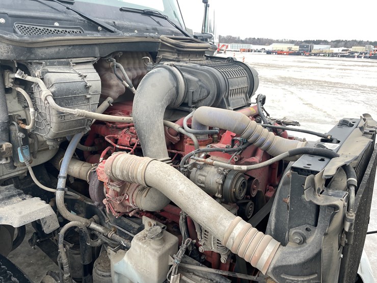 2022-kenworth-t680-image-28