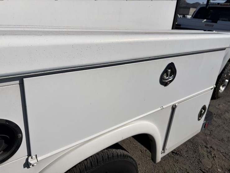 2011-chevrolet-2500-image-21