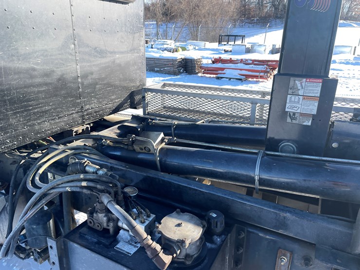 #1459-•-2008-peterbilt-pb335-hook-truck-(has-mn-title)-image-12