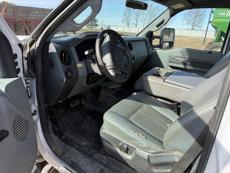 2012-ford-f550-image-11