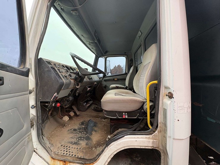 1996-freightliner-dump-truck-image-25