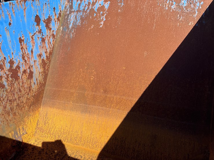 #2831-•-trash-dump-hopper-on-single-axle-trailer,-no-title-image-6