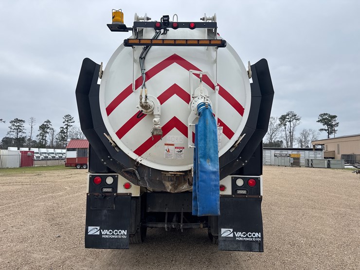 2016-freightliner-114sd-image-12