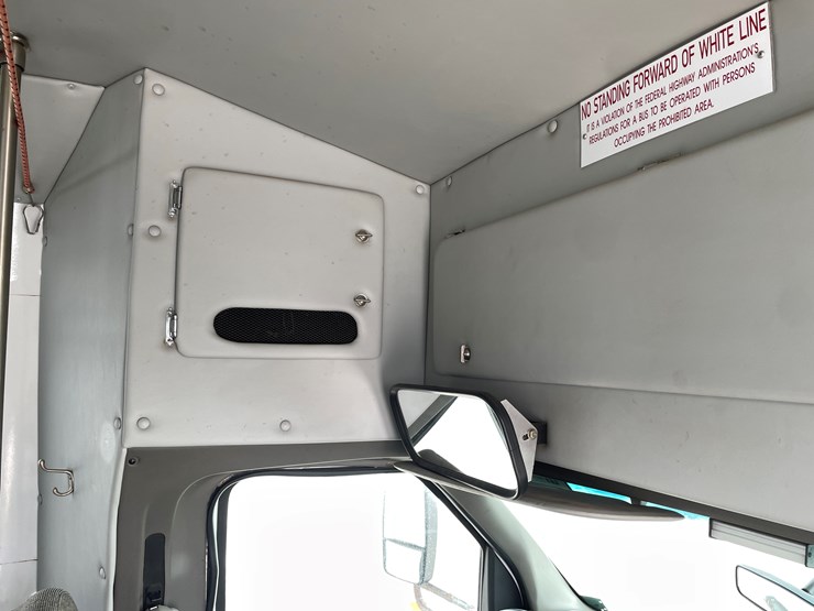 2014-ford-e450-image-34