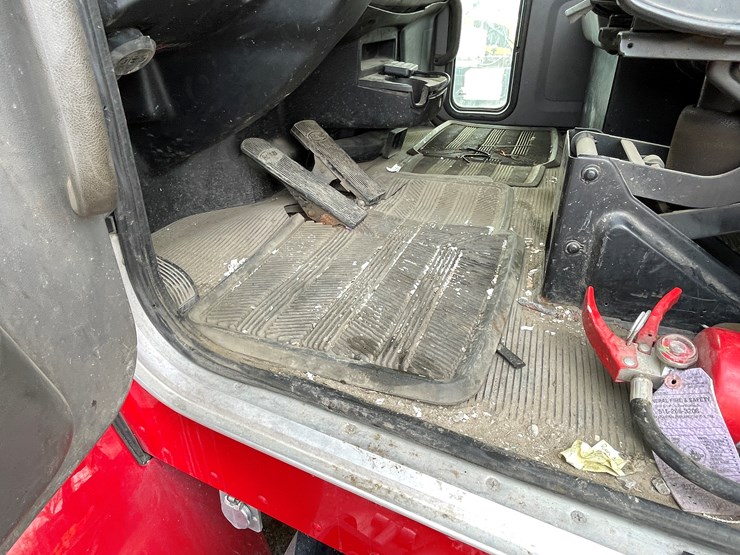 2018-peterbilt-337-image-70