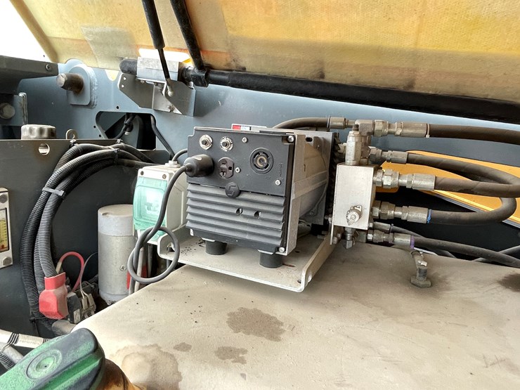 #152-•-2015-haulotte-ht61rt-4x4-telescopic-boom-lift-image-44