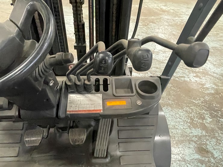 #175-•-2015-toyota-propane-forklift-image-40