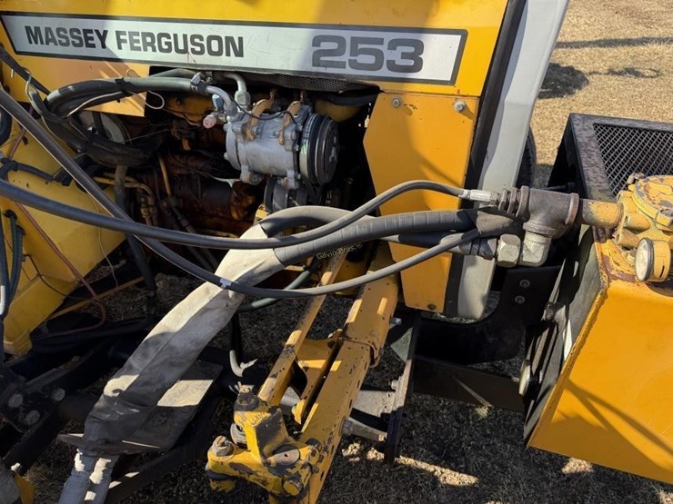 massey-ferguson-253-image-6