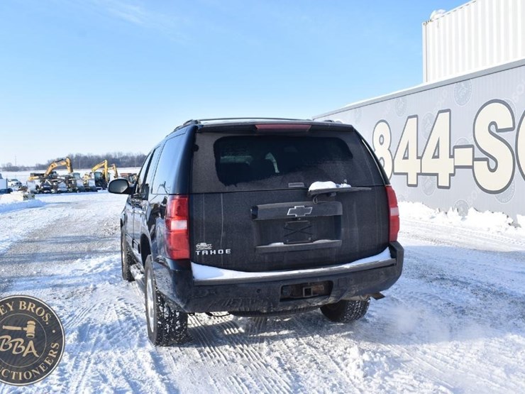 2013-chevrolet-tahoe-ls-image-5