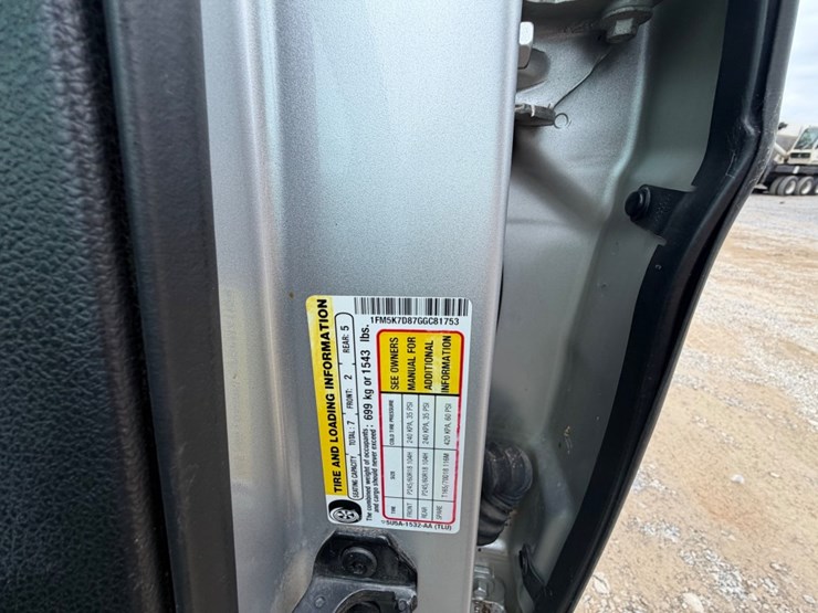 2016-ford-explorer-image-12