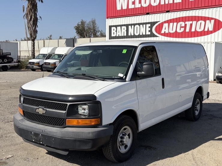 2016-chevrolet-express-2500-image-1