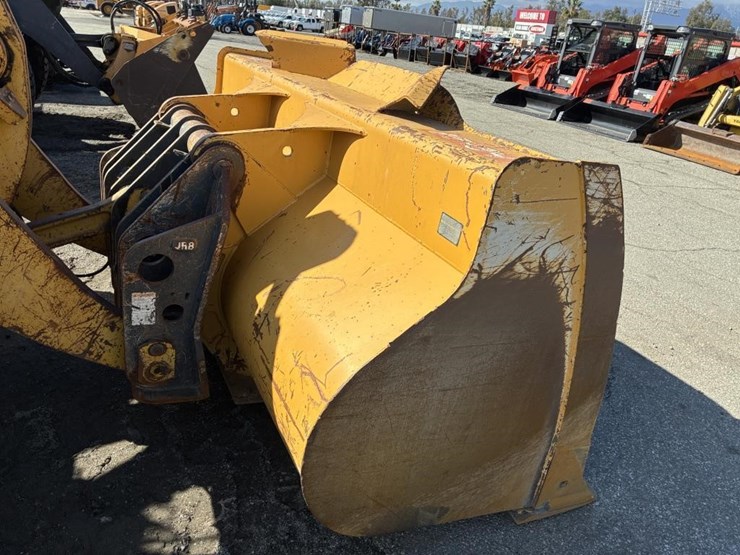 2017-komatsu-wa380-8-image-9