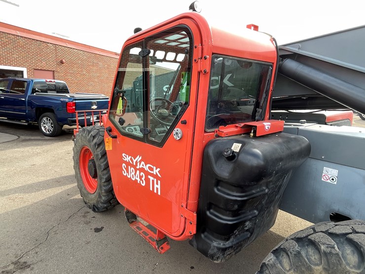 #130-•-2018-skyjack-sj843-telehandler-image-18