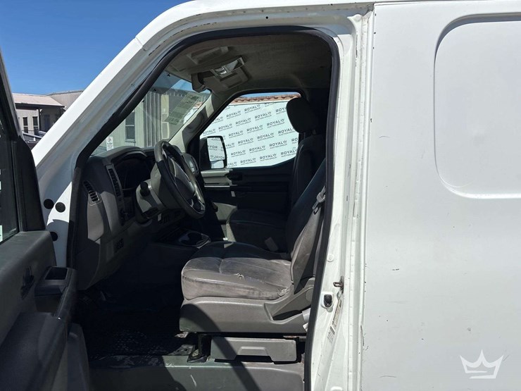 2016-nissan-nv2500-image-19