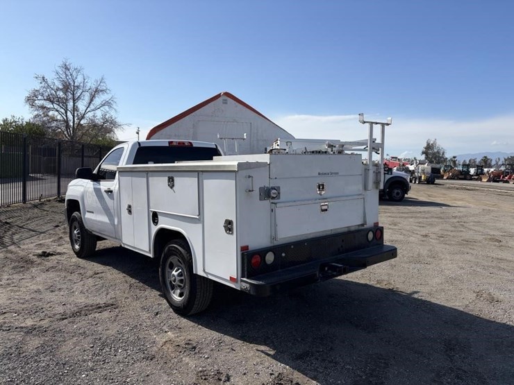 2017-chevrolet-silverado-2500-image-4