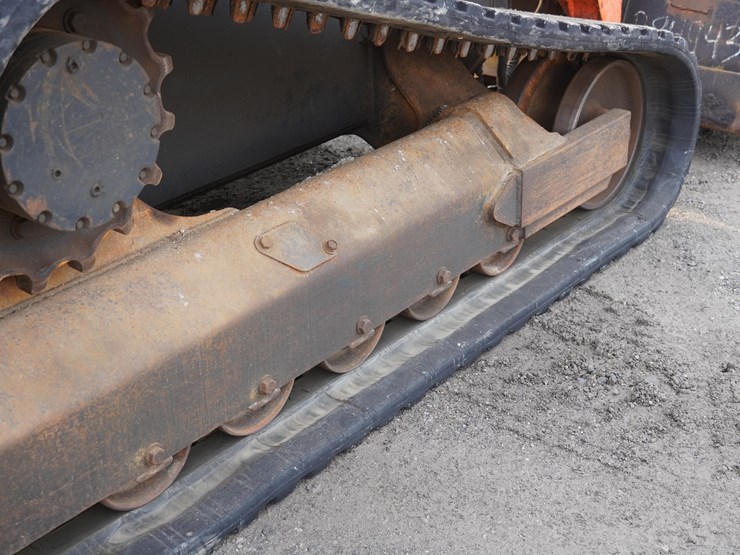 2017-kubota-3800-image-46