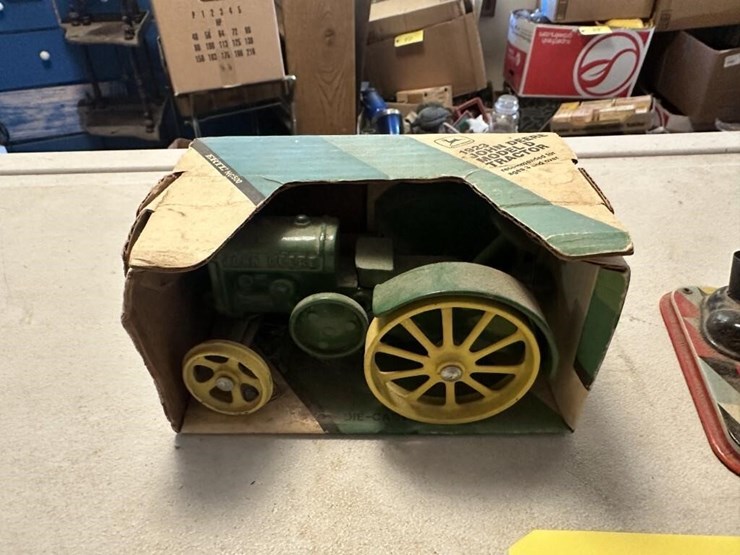 ertl-1923-john-deere-tractor-&-vintage-rosko...-image-2