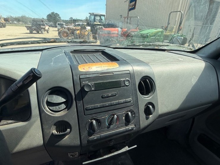 2005-ford-f150-xl-image-33